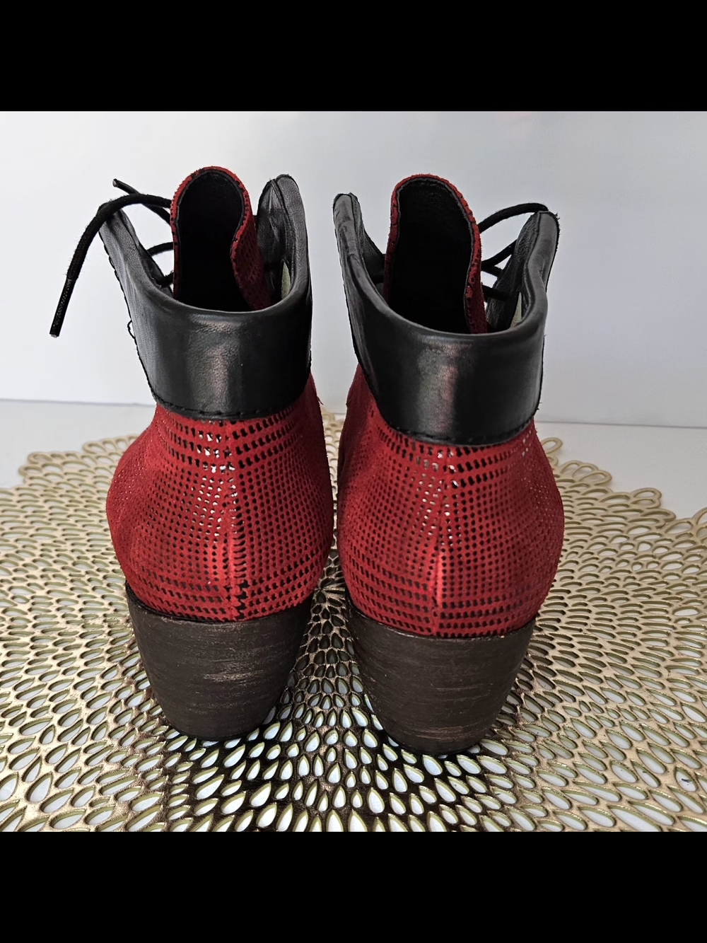Wolky Red Textured Lace Up Ankle Boots Size 40 US 9 Heavy Mesh Houndstooth Heel - Picture 3 of 15